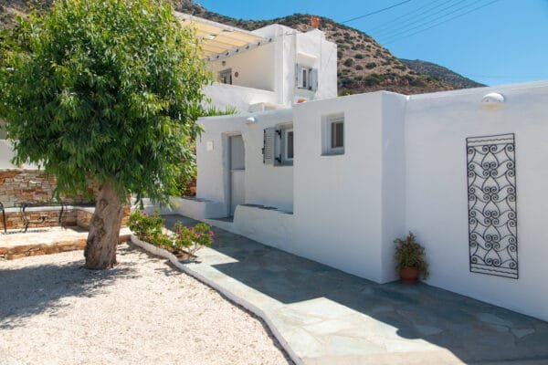 Themonia room Frazeska villa Sifnos