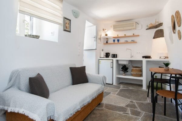 Themonia room Frazeska villa Sifnos