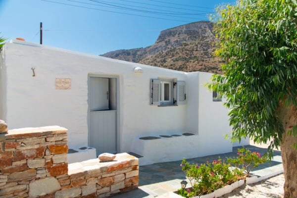 Themonia room Frazeska villa Sifnos